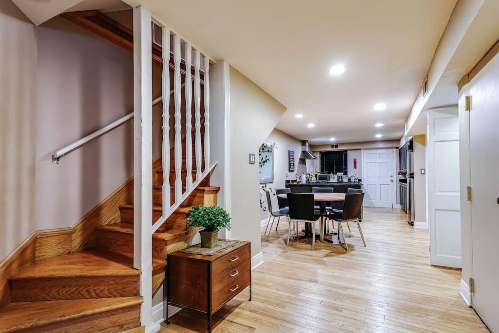 Apartment Brownstone In Gold Coast